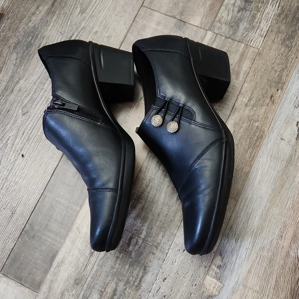 Clarks Originals Womens Emslie Warren Black Slip On Booties Size‎ 11N Neutral